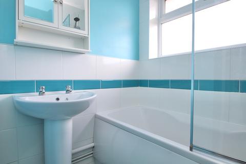 2 bedroom bungalow to rent, Helmdon Close, Ramsgate