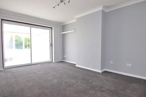 2 bedroom bungalow to rent, Helmdon Close, Ramsgate