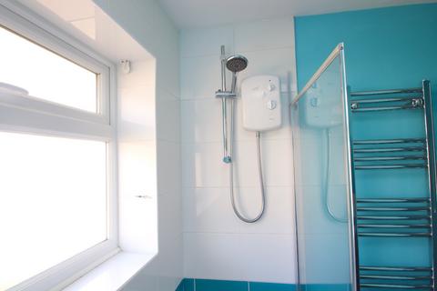2 bedroom bungalow to rent, Helmdon Close, Ramsgate