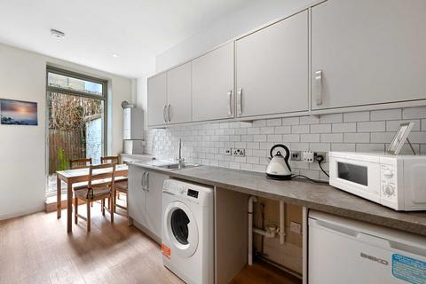 3 bedroom apartment to rent, Hetley Road, Shepherds Bush, London W12 8BB