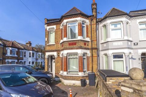 6 bedroom terraced house to rent, 6 bedroom end terrace house with garden