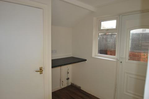 3 bedroom terraced house to rent, Seymour Street, Northampton NN5