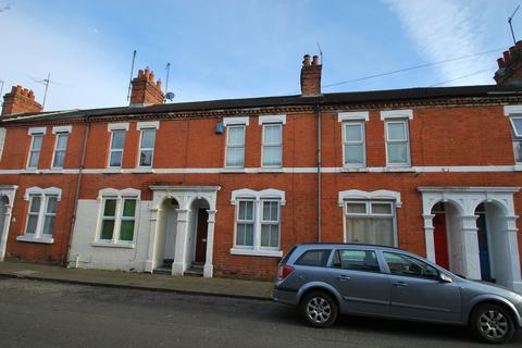 3 bedroom terraced house to rent, Seymour Street, Northampton NN5