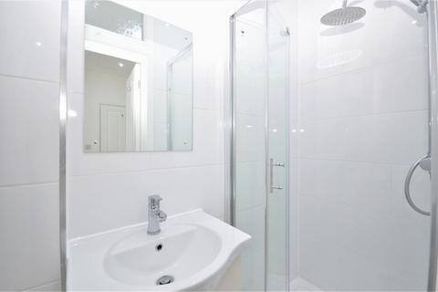1 bedroom in a house share to rent, Friary Road, North Acton W3 6AF