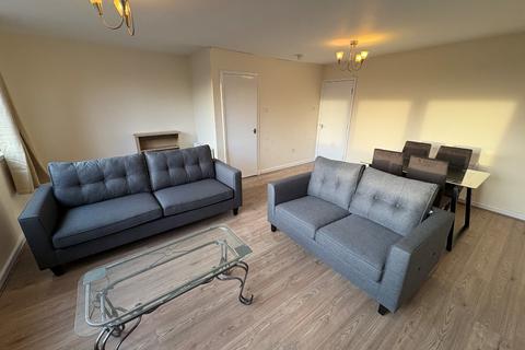 3 bedroom flat to rent, Broomhill Drive, Broomhill, Glasgow, G11