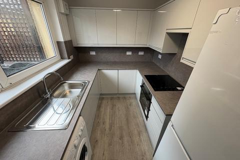3 bedroom flat to rent, Broomhill Drive, Broomhill, Glasgow, G11