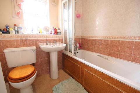 2 bedroom end of terrace house to rent, Butterfields , Wellingborough, Northamptonshire. NN8 2PZ