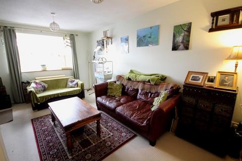 2 bedroom flat to rent, Howards Court Mill Road, Wellingborough, Northamptonshire. NN8 1PE