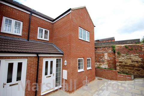 5 bedroom semi-detached house to rent, Broad Green, Wellingborough, Northamptonshire. NN8 4LE