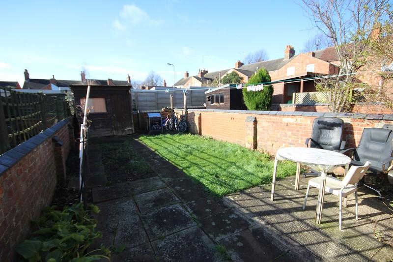 Grove Street, Wellingborough, Northamptonshire. NN8 3HW 3 bed terraced house £149,995