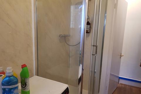 1 bedroom in a flat share to rent, HARROW ROAD, KENSAL GREEN, LONDON NW10