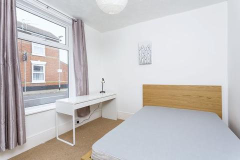 5 bedroom end of terrace house to rent - 5 BEDROOM STUDENT LET, RUGBY ROAD