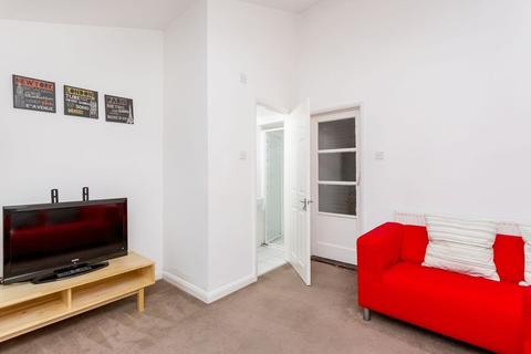 5 bedroom end of terrace house to rent - 5 BEDROOM STUDENT LET, RUGBY ROAD