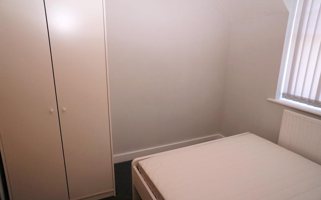 Room 4 (Pic 2)