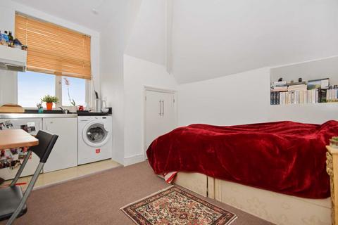 Studio to rent, Uxbridge Road, Shepherds Bush, W12 0NP