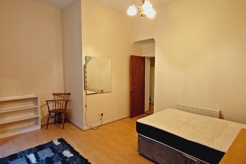 2 bedroom apartment to rent, Belmont Street, Woodside G12