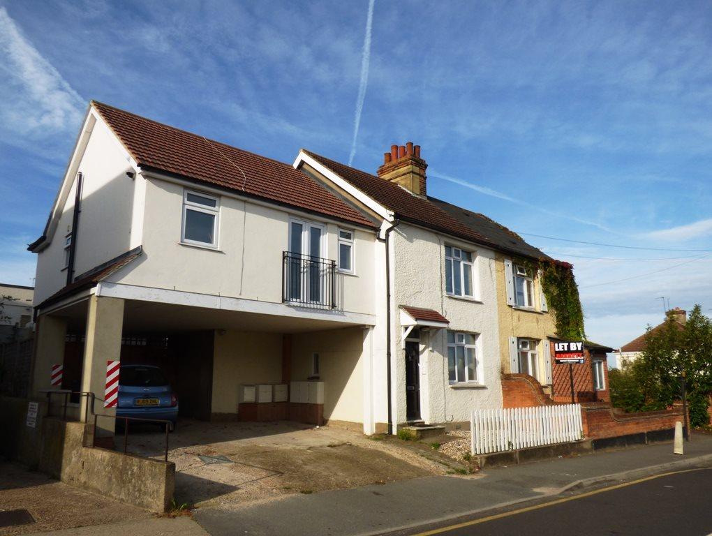 Love Lane, Rayleigh, Essex 1 bed flat £700 pcm (£162 pw)