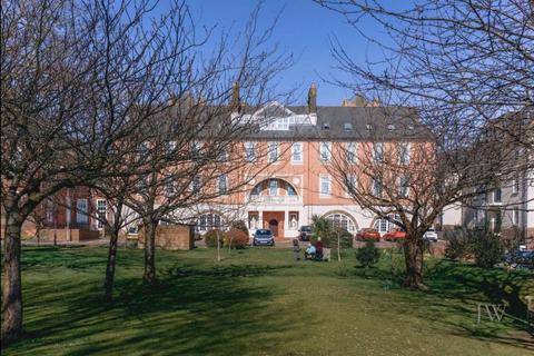 2 bedroom flat to rent, James Heights