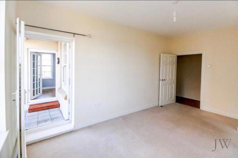 2 bedroom flat to rent, James Heights
