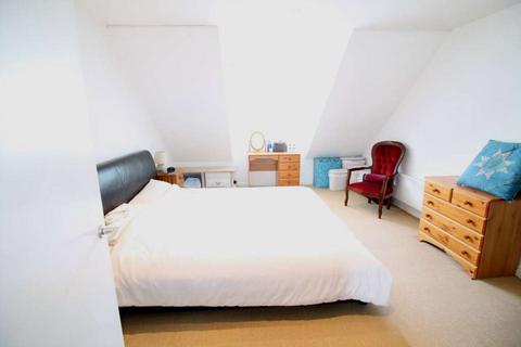 3 bedroom townhouse to rent, Mallard Place, Twickenham