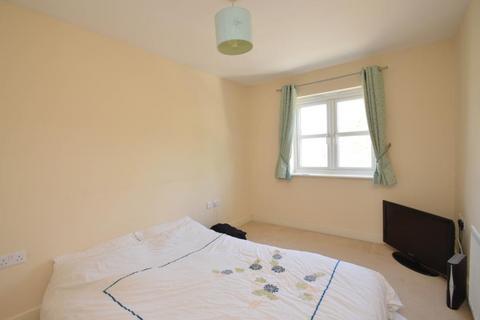 3 bedroom semi-detached house to rent, Dariel Close, Cippenham