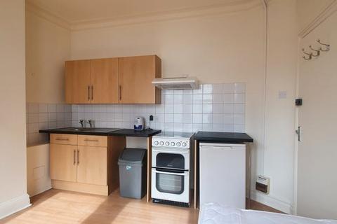 1 bedroom in a house share to rent, CLIFTON AVENUE, SHEPHERDS BUSH, LONDON W12