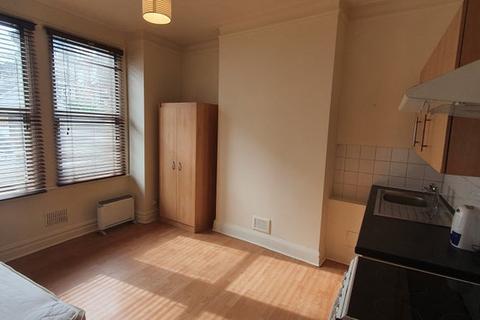 1 bedroom in a house share to rent, CLIFTON AVENUE, SHEPHERDS BUSH, LONDON W12