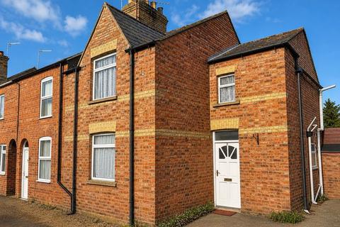 2 bedroom end of terrace house to rent, Bassett Place, Oundle, Peterborough