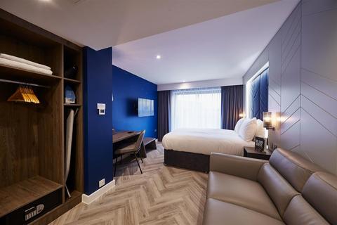undefined, Roomzzz Aparthotel, York City
