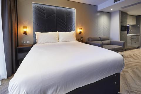 undefined, Roomzzz Aparthotel, York City