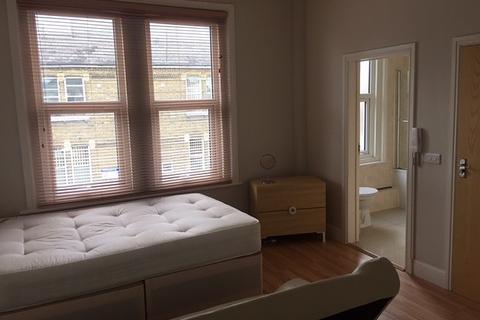 Studio to rent, Carlton Road, Polygon, Southampton, SO15