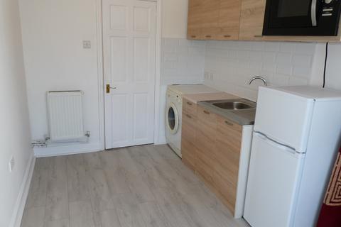Studio to rent, Watford Road, Harrow, HA1