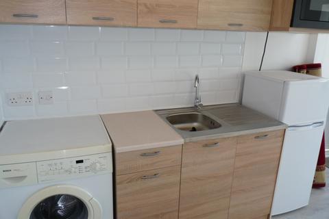Studio to rent, Watford Road, Harrow, HA1