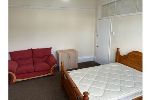 Studio to rent, Upland Road, Selly Park, Birmingham