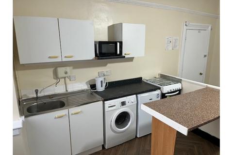 Studio to rent, Upland Road, Selly Park, Birmingham