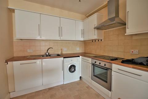 2 bedroom flat to rent, Lombard Buildings, Farnham Road