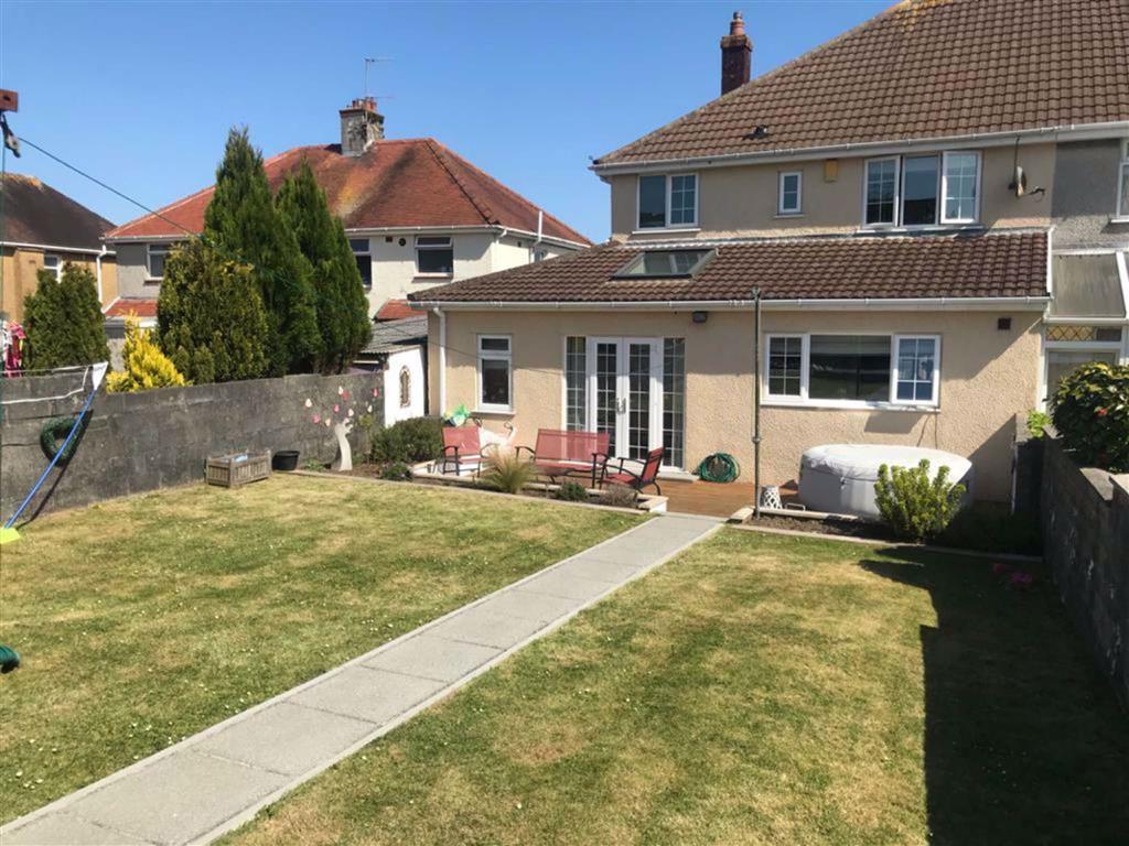 Belgrave Road, Gorseinon, SWANSEA 3 bed semidetached house £220,000