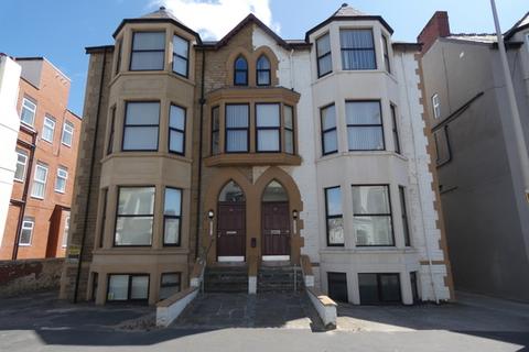 2 bed property for rent in Alexandra Road Flat 6