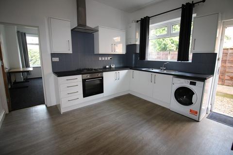 3 bedroom flat to rent, 25 Burford Road, Whalley Range, Manchester. M16 8EW