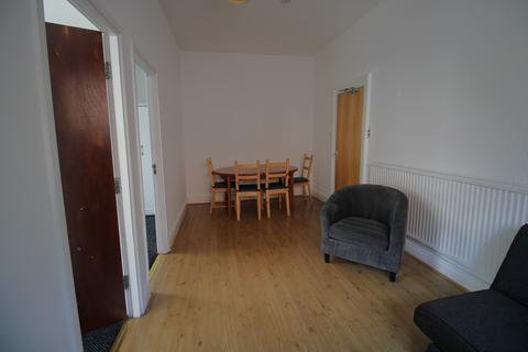 3 bedroom flat to rent, 25 Burford Road, Whalley Range, Manchester. M16 8EW
