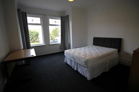 3 bedroom flat to rent, 25 Burford Road, Whalley Range, Manchester. M16 8EW