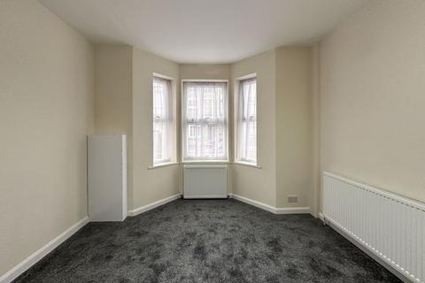 1 bedroom flat to rent, Hillside, Slough, SL1