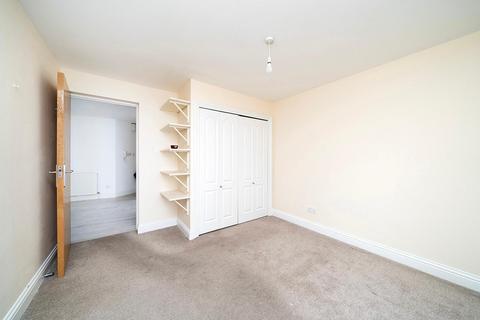 3 bedroom flat to rent, Sherards Court Manor Gardens N7