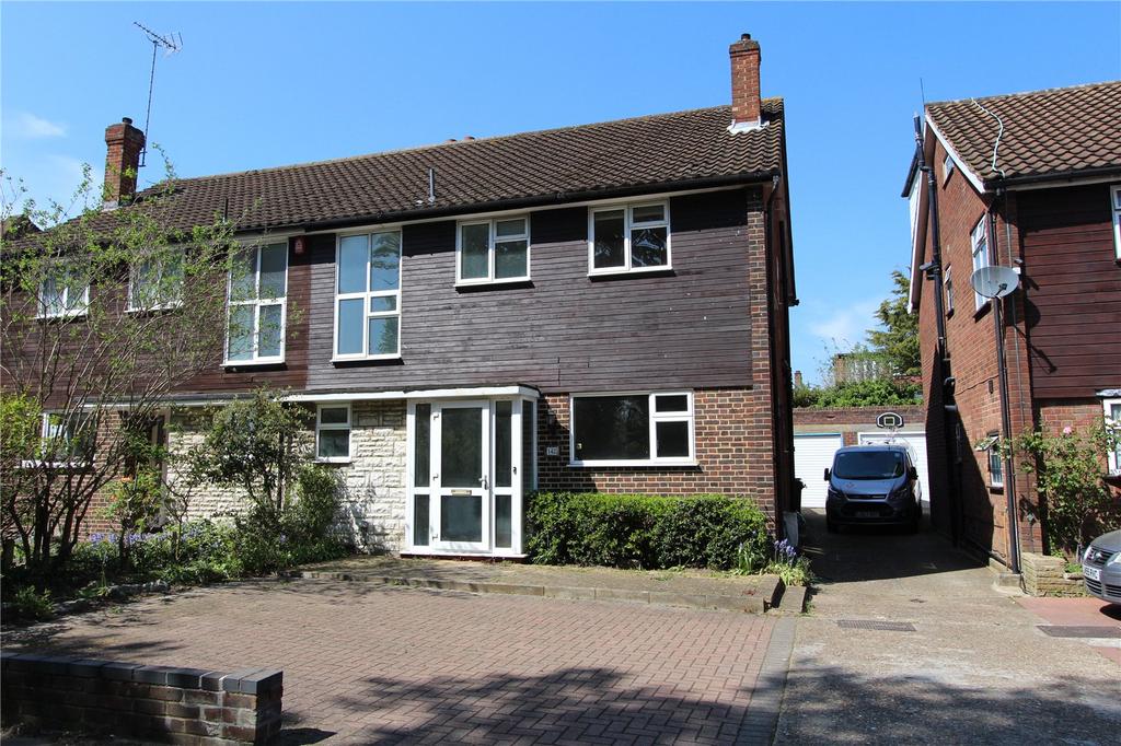 Bramley Road, Oakwood, London, N14 3 bed semidetached house £2,100