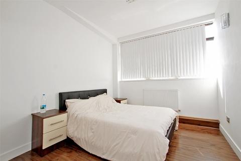 3 bedroom apartment to rent - Copperfield Road, Mile End, London