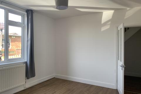 3 bedroom semi-detached house to rent, Estate Avenue, Broughton, Brigg, DN20 0JY