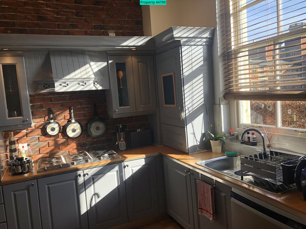 Helena House, Royal Earlswood Park... 1 bed ground floor flat £1,200