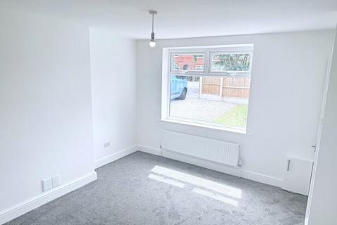 2 bedroom terraced house to rent, Grindall Avenue, Moston