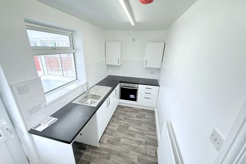 2 bedroom terraced house to rent, Grindall Avenue, Moston