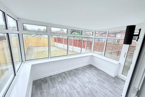 2 bedroom terraced house to rent, Grindall Avenue, Moston